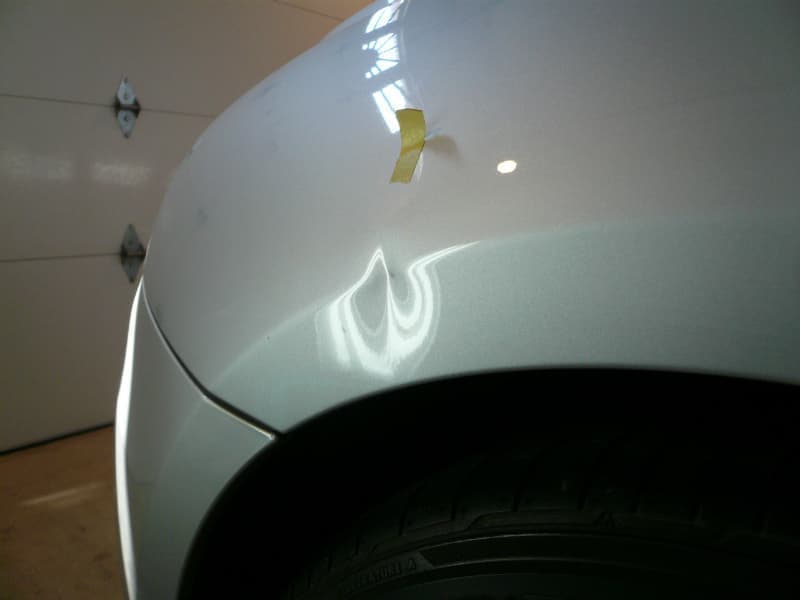 BMW Z4・右リアフェンダーのヘコミ デントリペア施工前